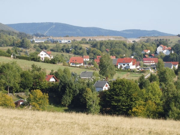 Ortsansicht von Albrechts im Herbst